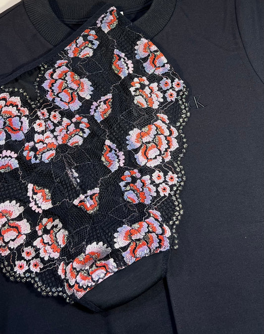 Sieviešu augstā vidukļa biksītes no TENCEL™ trikotāžas un pārstrādātas mežģīnes – Melnas ar mežģīņu mugurpusi 