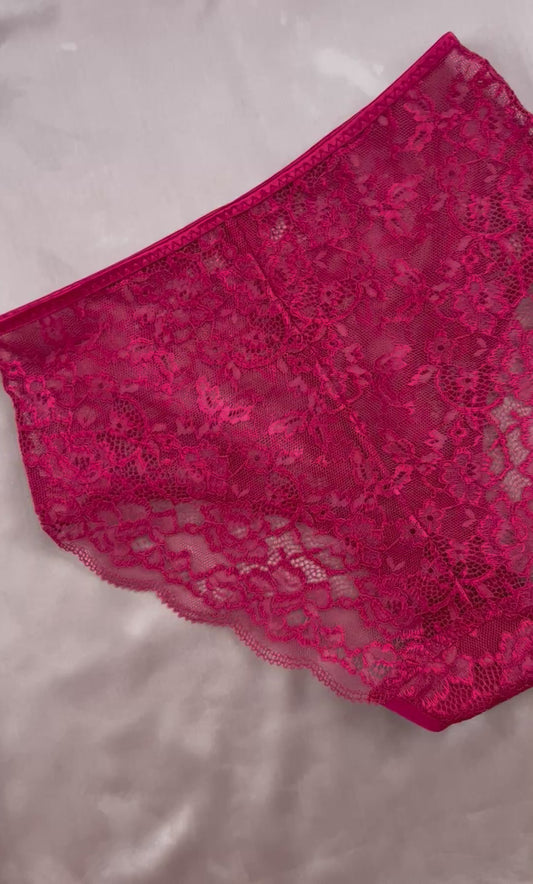 Sieviešu augstā vidukļa biksītes no sarkanas ziedu raksta mežģīnes 